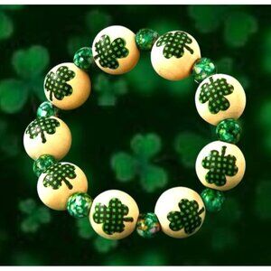 St Patricks Day Shamrock Wood Beaded Stretch Bracelet Marbled Accents Ne…